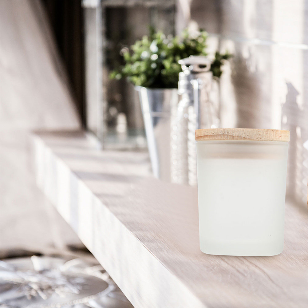 Candle Making Jars With Lids - 厚手のガラス製保存瓶。素朴な木製の蓋が付いており、DIYで好きなものを詰めて、手作りのキャンドルや、お部屋の装飾品、収納用品として活用できます。